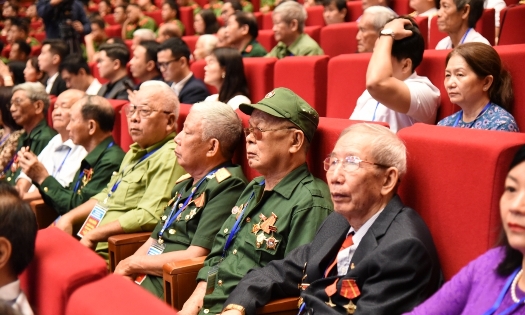 Tri ân người có công với cách mạng. Ảnh: Mạnh Dũng.