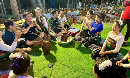 Bản Bút làm du lịch