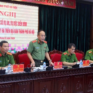 Trung tướng Nguyễn Thanh Tùng, Ủy viên Ban Thường vụ Thành ủy, Bí thư Đảng ủy, Giám đốc Công an Thành phố phát biểu. Ảnh: Cổng thông tin điện tử Công an TP Hà Nội.