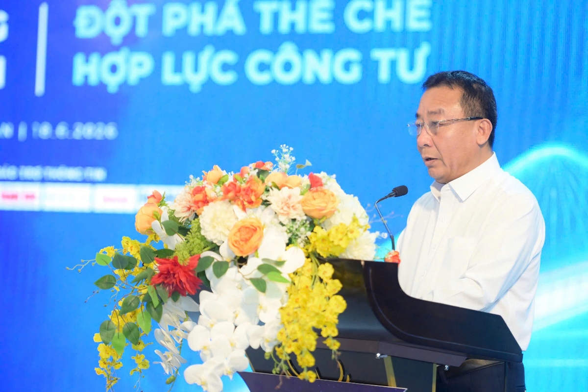 Phó Chủ tịch UBND tỉnh Nghệ An Nguyễn Văn Đệ phát biểu tại diễn đàn.