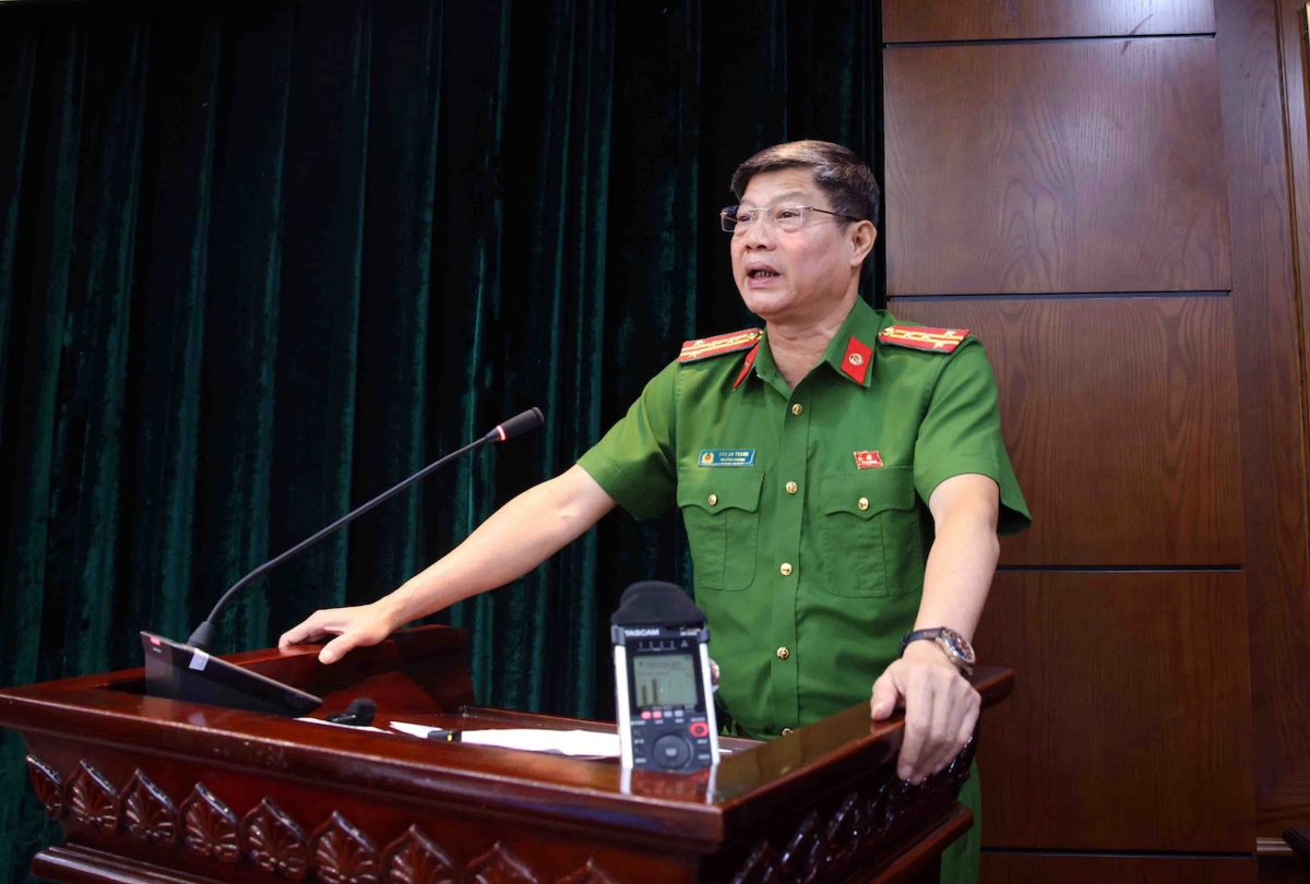 Đại tá Chu An Thanh, Trưởng phòng Cảnh sát điều tra tội phạm về tham nhũng, kinh tế, buôn lậu, môi trường Công an Thành phố thông tin&nbsp;về các vụ án.&nbsp;Ảnh: Cổng thông tin điện tử Công an TP Hà Nội.