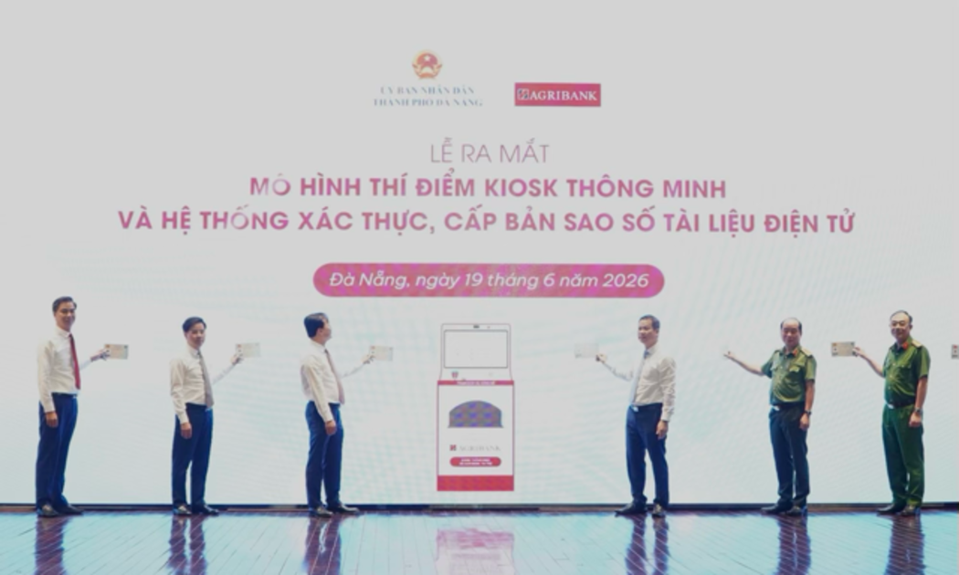 Thực hiện nghi thức ra mắt 11 Trạm dịch vụ công số.