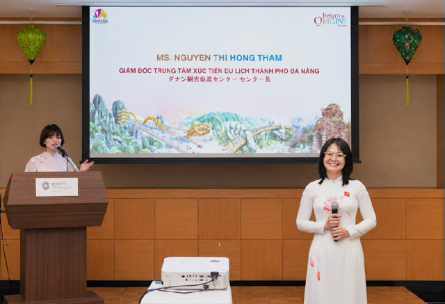 Bà Nguyễn Thị Hồng Thắm, Giám đốc Trung tâm xúc tiến du lịch Đà Nẵng, chia sẻ thông điệp “Chạm về Nguyên Bản”, tại chương trình. Ảnh Sở VHTT&DL Đà Nẵng cung cấp.