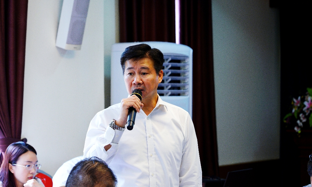 Ông Vũ Trường Giang, Phó Cục trưởng Cục Quản lý lao động ngoài nước thông tin về tình hình đưa lao động đi làm việc ở nước ngoài. Ảnh: Nguyễn Kiên.