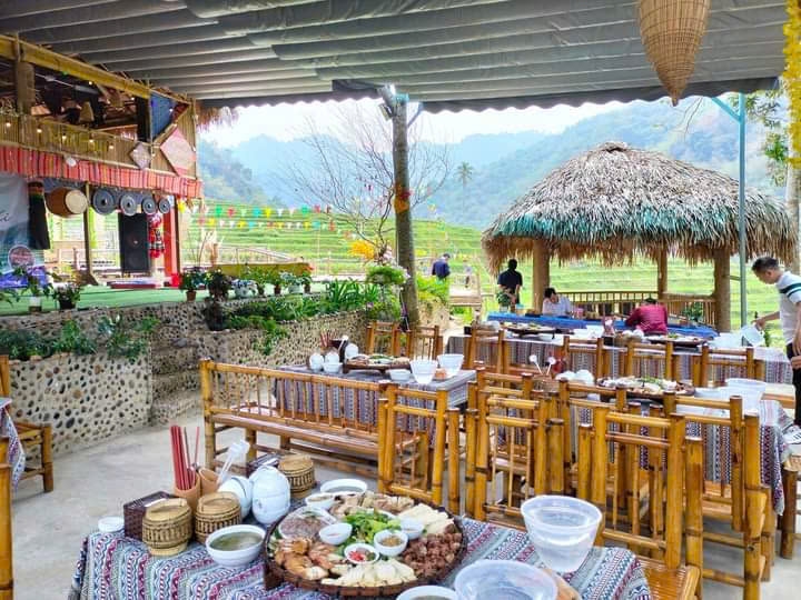 Những món ăn truyền thống góp phần giới thiệu bản sắc văn hóa của đồng bào dân tộc Thái đến với du khách.