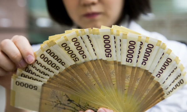 Hàn Quốc cảnh báo lạm phát từ chính sách tiền thưởng của ngành bán dẫn