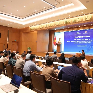 Các học viên của Văn phòng Chính phủ thực hành ứng dụng AI vào các tình huống nghiệp vụ thực tế theo phương châm “Học để ứng dụng ngay”
