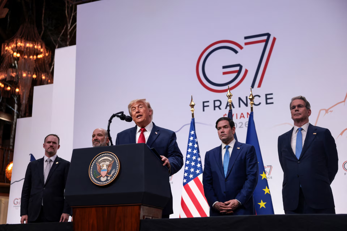 Tổng thống Mỹ Donald Trump và các quan chức cấp cao của Mỹ tại một sự kiện trong khuôn khổ thượng đỉnh ở Evia, Pháp hôm 17/6/2026 - Ảnh: Reuters.