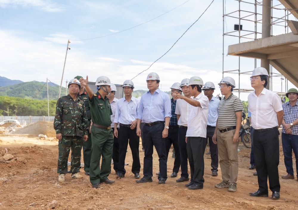 Chủ tịch UBND thành phố Huế Nguyễn Khắc Toàn kiểm tra tiến độ xây dựng Trường phổ thông nội trú liên cấp tiểu học và trung học cơ sở tại các xã biên giới A Lưới 3