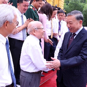 Tổng Bí thư, Chủ tịch nước Tô Lâm gặp mặt 101 nhà báo tiêu biểu, đoạt Giải Báo chí Quốc gia qua các năm, nhân dịp Kỷ niệm 101 năm Ngày Báo chí cách mạng Việt Nam - Ảnh: TTXVN