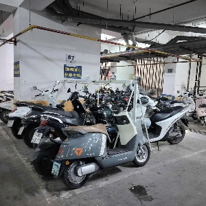 Chung cư sắp bắt buộc phải bố trí khu vực riêng cho ô tô, xe máy điện