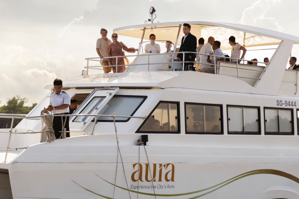 Cư dân tương lai và khách mời cập bến du thuyền tại Elyse Marina Club - Ảnh: Nam Long.