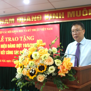 Bí thư Đảng ủy Liên hiệp Hội Việt Nam Châu Văn Minh phát biểu tại hội nghị. Ảnh: Mai Loan