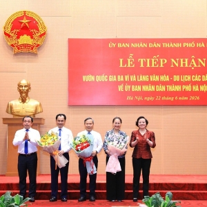 Lễ tiếp nhận Vườn Quốc gia Ba Vì và Làng Văn hóa - Du lịch các dân tộc Việt Nam về Ủy ban nhân dân TP. Hà Nội quản lý. Ảnh: VGP/Thu Giang.