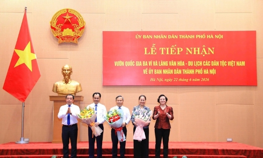 Lễ tiếp nhận Vườn Quốc gia Ba Vì và Làng Văn hóa - Du lịch các dân tộc Việt Nam về Ủy ban nhân dân TP. Hà Nội quản lý. Ảnh: VGP/Thu Giang.