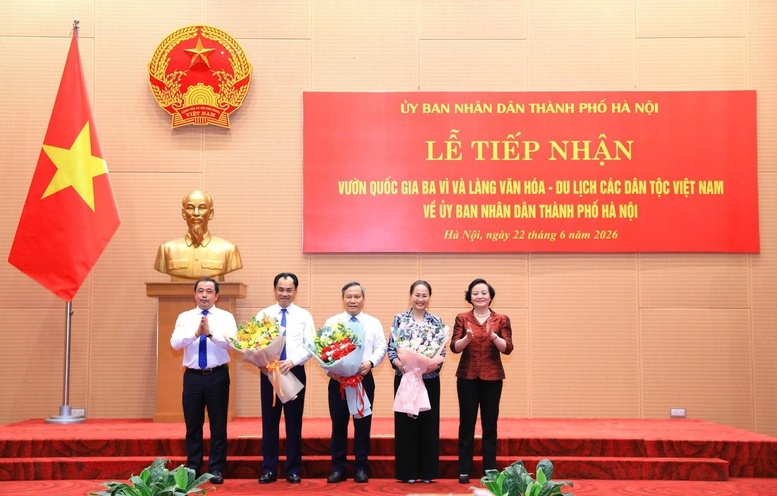 Lễ tiếp nhận Vườn Quốc gia Ba Vì và Làng Văn hóa - Du lịch các dân tộc Việt Nam về Ủy ban nhân dân TP. Hà Nội quản lý. Ảnh: VGP/Thu Giang.