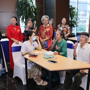 Coi người cao tuổi là nguồn lực cần được phát huy. Ảnh minh họa: Tuấn Dũng.