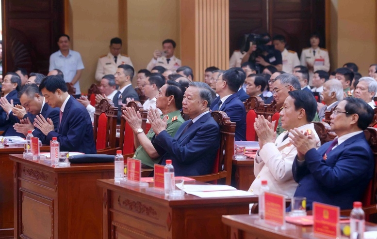 Các đồng chí lãnh đạo, nguyên lãnh đạo Đảng, Nhà nước dự buổi lễ - Ảnh: VGP