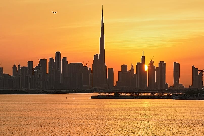 Bầu trời đêm Dubai với tòa tháp Burj Khalifa ở trung tâm. Ảnh: AP/Fatima Shbair.