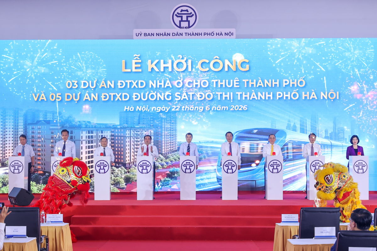 Thủ tướng Chính phủ Lê Minh Hưng và các đại biểu ấn nút khởi công 5 tuyến đường sắt đô thị và 3 dự án nhà ở cho thuê trên địa bàn Hà Nội (Ảnh: VGP)