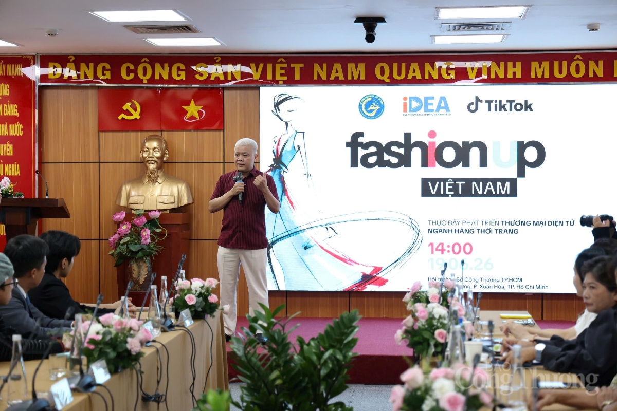 Ông Nguyễn Lâm Thanh, đại diện TikTok Việt Nam, chia sẻ sáng kiến “Fashion Up Việt Nam”.
