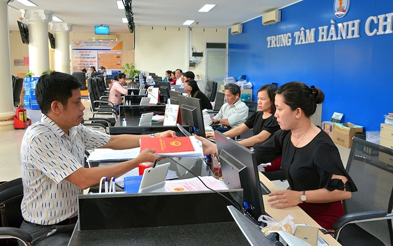 Bộ Tư pháp đề xuất một số quy định mới về thực hiện thủ tục hành chính theo cơ chế một cửa, một cửa liên thông. Ảnh: VGP.
