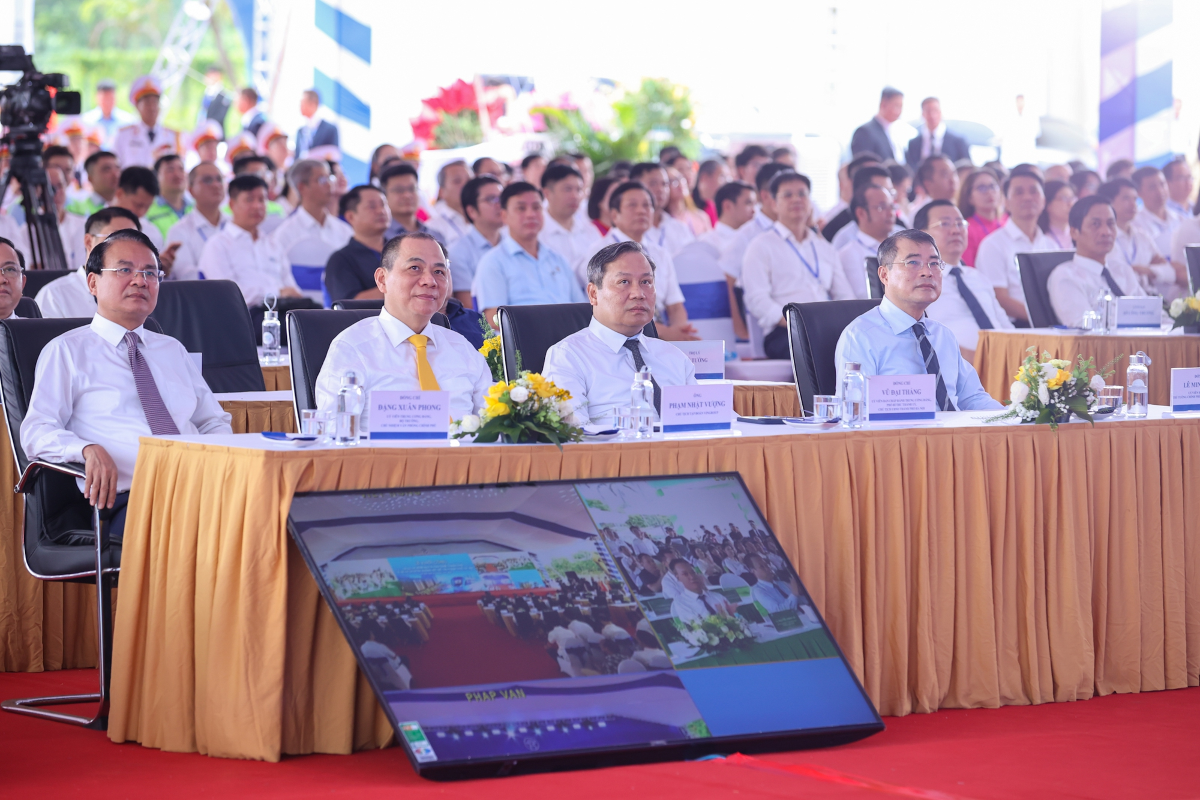 Các đại biểu tham dự Lễ khởi công.