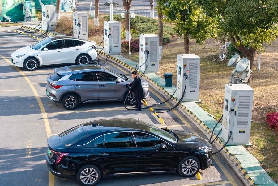 Một trạm sạc xe điện tại thành phố Thái Châu, tỉnh Giang Tô, Trung Quốc. Ảnh: Xinhua