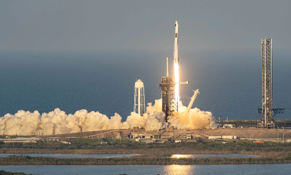 SpaceX mất 400 tỷ USD vốn hóa trong một phiên
