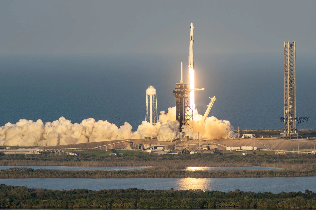 Một vụ phóng tên lửa của SpaceX - Ảnh: Bloomberg.