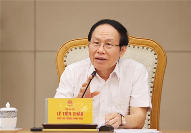 Phó Thủ tướng Lê Tiến Châu chủ trì họp hoàn thiện Đề án thí điểm thực hiện đánh giá, chấm điểm (KPI) về công tác xây dựng pháp luật. Ảnh: TTXVN.