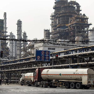 Một cơ sở lọc dầu của Trung Quốc - Ảnh: Bloomberg.