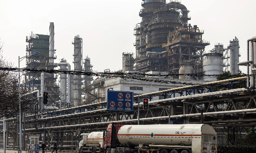 Một cơ sở lọc dầu của Trung Quốc - Ảnh: Bloomberg.