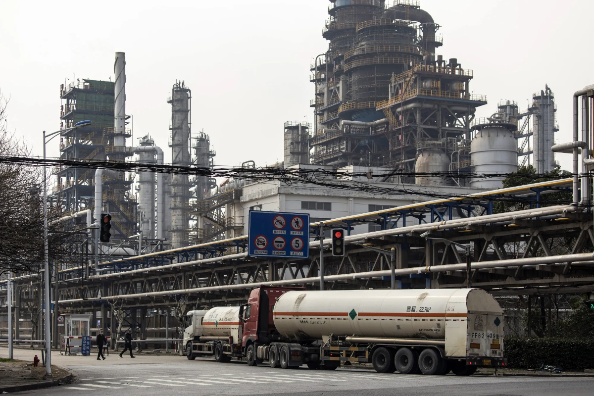 Một cơ sở lọc dầu của Trung Quốc - Ảnh: Bloomberg.