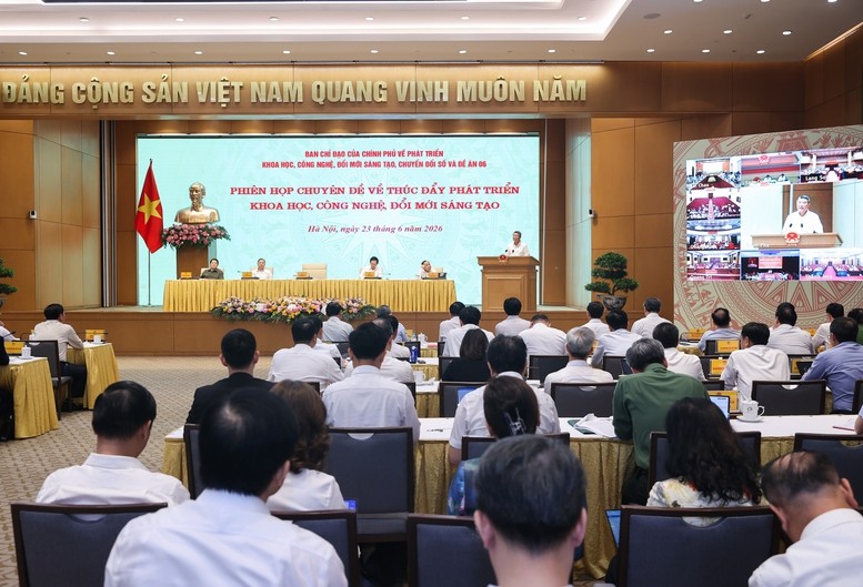 Thủ tướng yêu cầu khẩn trương trình cơ chế đột phá giao ngân sách, giao thẩm quyền trong phát triển KHCN, đổi mới sáng tạo - Ảnh: VGP.