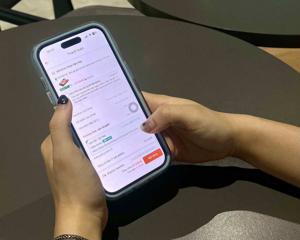 Shopee phối hợp với đối tác đem đến đa dạng các phương thức vận chuyển cho người dùng. Ảnh: Shopee.
