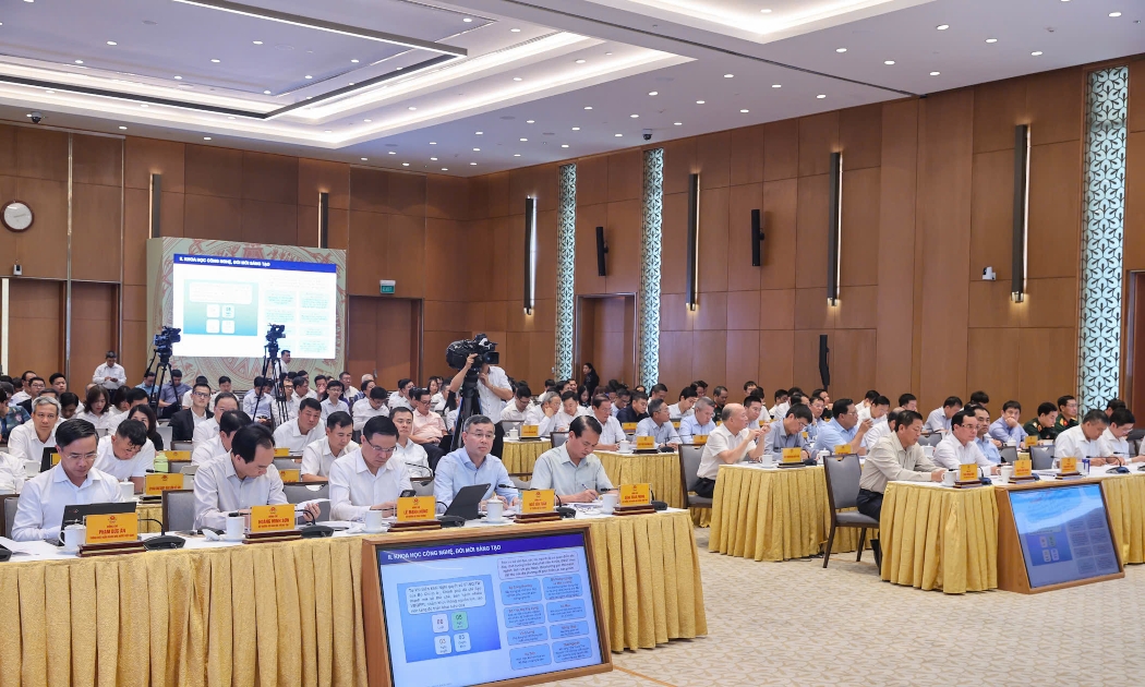 Toàn cảnh phiên họp chuyên đề của Ban Chỉ đạo Chính phủ về phát triển khoa học, công nghệ, đổi mới sáng tạo, chuyển đổi số và Đề án 06, chiều 23/6 tại Trụ sở Văn phòng Chính phủ.