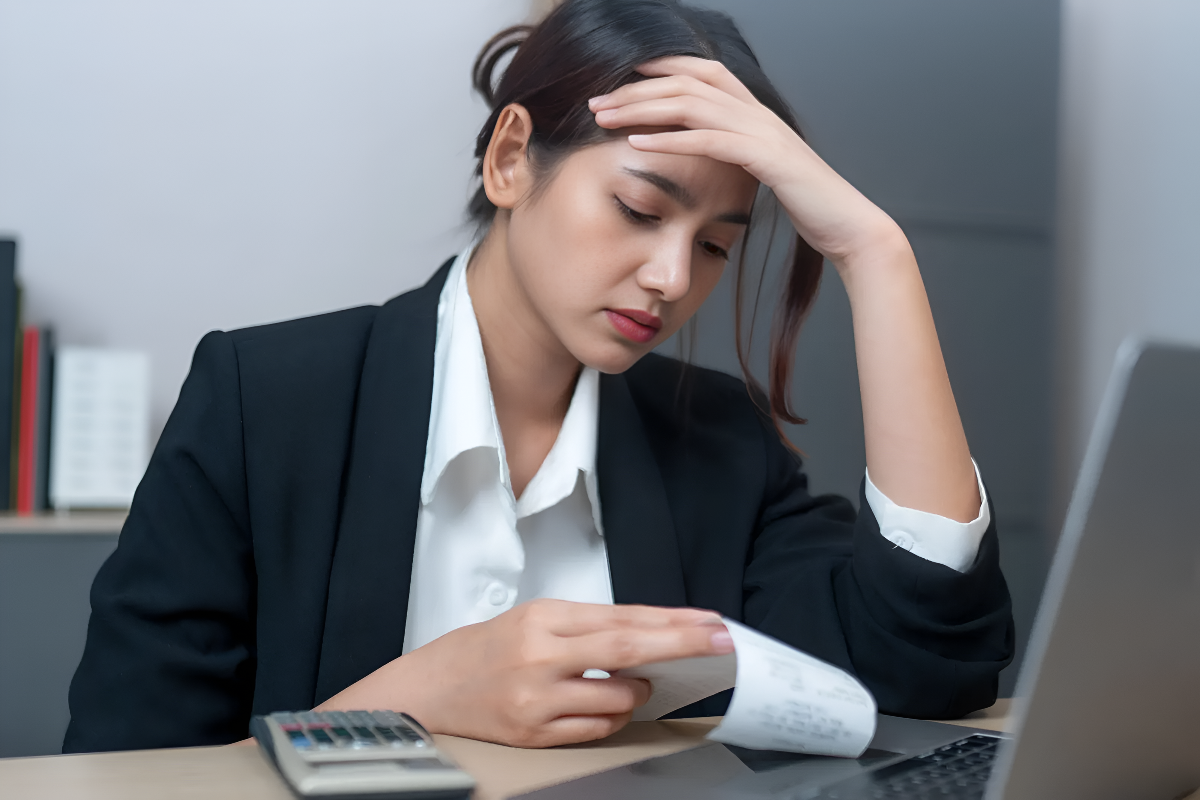 Khi nhận thấy những cột mốc lớn như mua nhà hay sinh con trở nên quá xa vời vì chi phí đắt đỏ, nhiều người trẻ lựa chọn chuyển sang lối sống chi tiêu cho hiện tại.