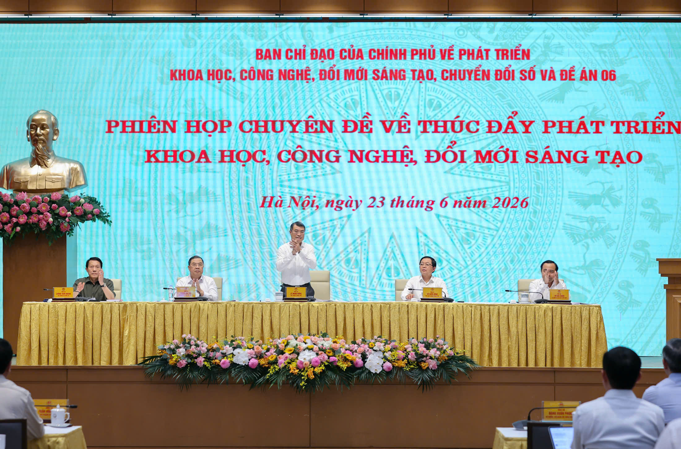 Thủ tướng Lê Minh Hưng, Trưởng ban Chỉ đạo của Chính phủ về phát triển khoa học, công nghệ, đổi mới sáng tạo, chuyển đổi số và Đề án 06, chủ trì phiên họp chuyên đề về thúc đẩy phát triển khoa học, công nghệ và đổi mới sáng tạo&nbsp;