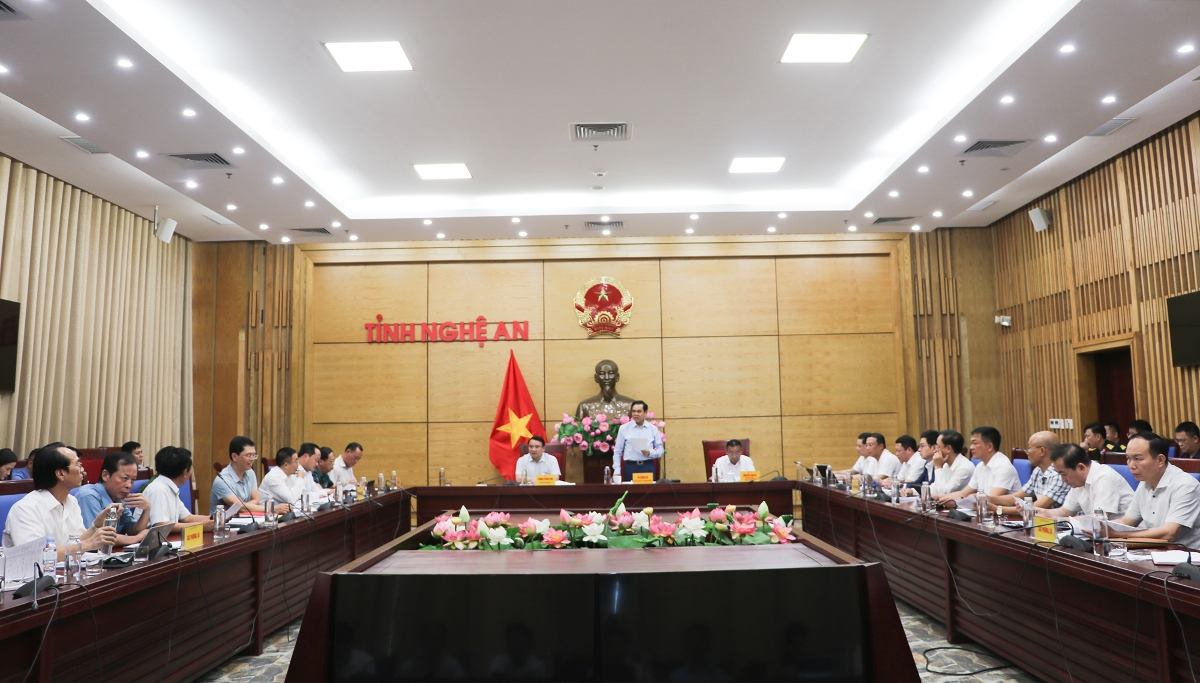 Chủ tịch UBND tỉnh Nghệ An Võ Trọng Hải chủ trì cuộc họp để nghe và cho ý kiến về tình hình triển khai thực hiện một số dự án trọng điểm trên địa bàn
