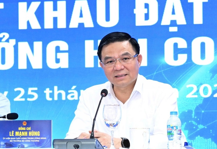 Bộ trưởng Lê Mạnh Hùng trao đổi về các giải pháp điều hành xuất khẩu trong thời gian tới. Ảnh: MOIT.