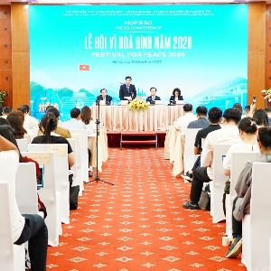 Toàn cảnh buổi họp báo.