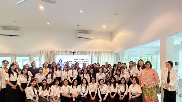 Foreign female Consuls General in HCMC share career insights with students