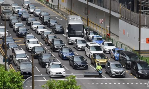 Các phương tiện giao thông tại Singapore. Ảnh: CNA/Syamil Sapari