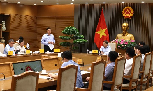 The meeting on June 25 focuses on a proposal to designate Hanoi as the managing agency for several national railway projects within the city. (Photo: VGP)