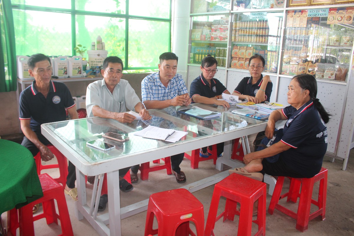 Hợp tác xã Nông ngư Hoà Đê họp Ban quản trị. Ảnh: Chu Khôi.
