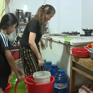 Thiếu nước sinh hoạt gây nhiều khó khăn cho đời sống người dân trong những ngày nắng nóng