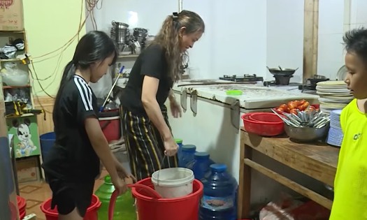 Thiếu nước sinh hoạt gây nhiều khó khăn cho đời sống người dân trong những ngày nắng nóng
