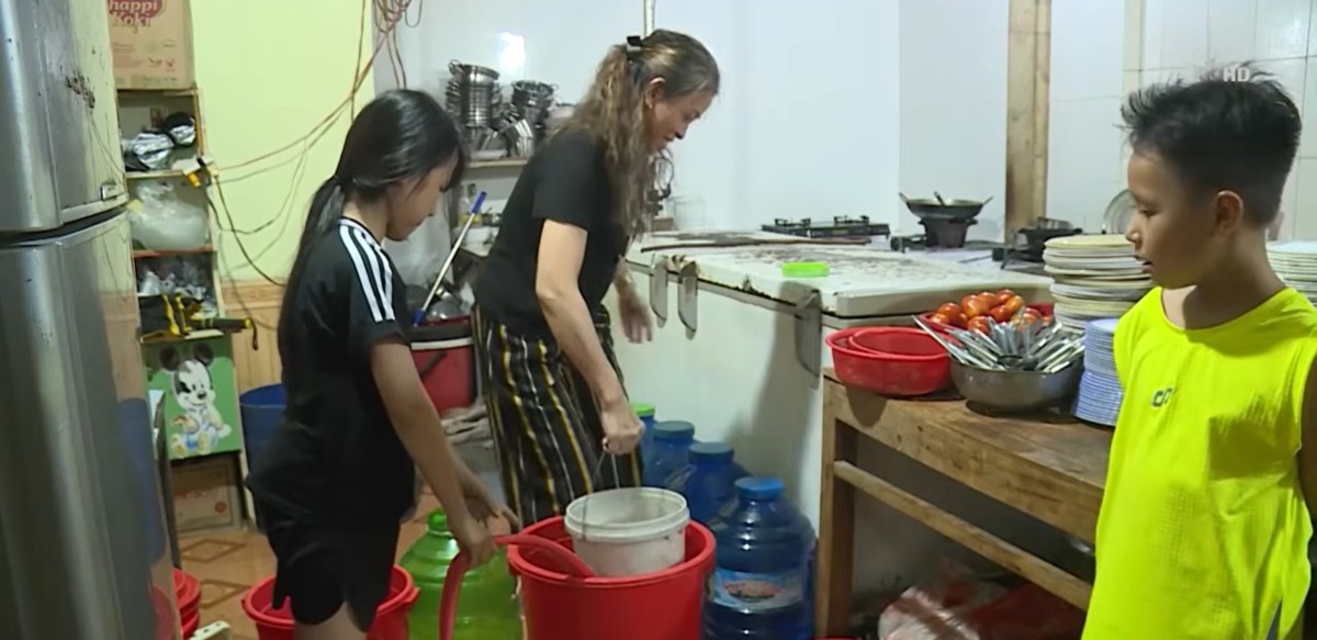 Thiếu nước sinh hoạt gây nhiều khó khăn cho đời sống người dân trong những ngày nắng nóng