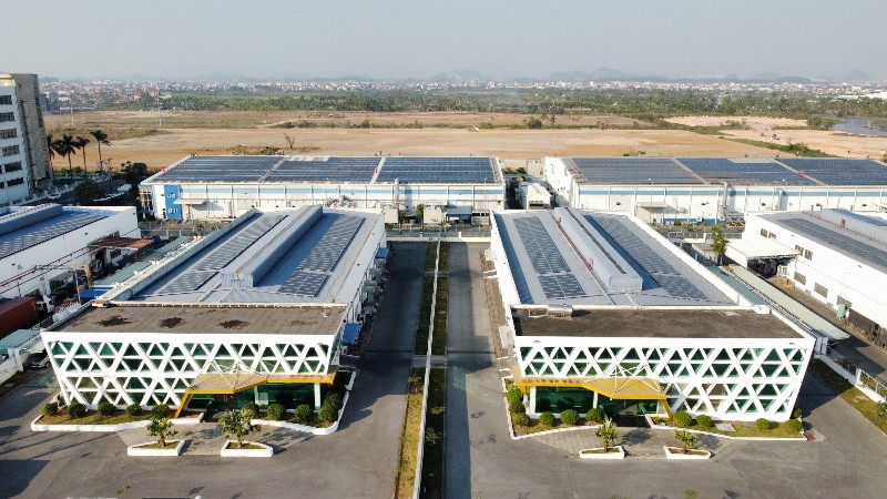 Điện mặt trời mái nhà được lắp tại KCN VSIP. Ảnh: Điện lực Hải Phòng.